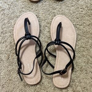 LC Lauren Conrad Black and Tan Sandals